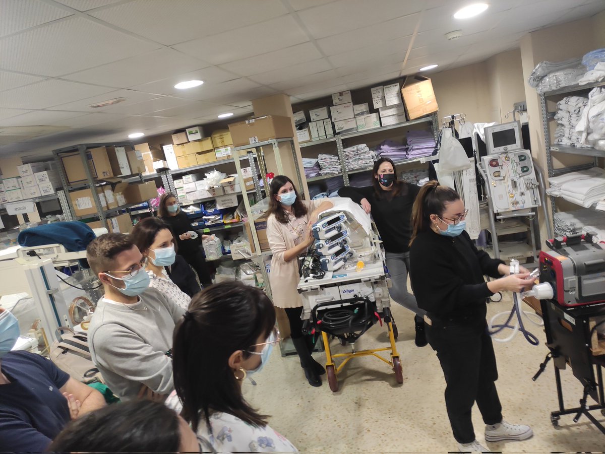anamartinezcan1's tweet photo. Y nos reciclamos continuamente .. las enfermeras de la UCINP del @GVAdepsalutcs ..seguimos aprendiendo para dar lo mejor a nuestros niñ@s de Castellón ..Hoy Transporte neonatal y pediátrico ( Tipcas) .. Que gran equipo tenemos !!!! https://t.co/gI3BnHRIkn