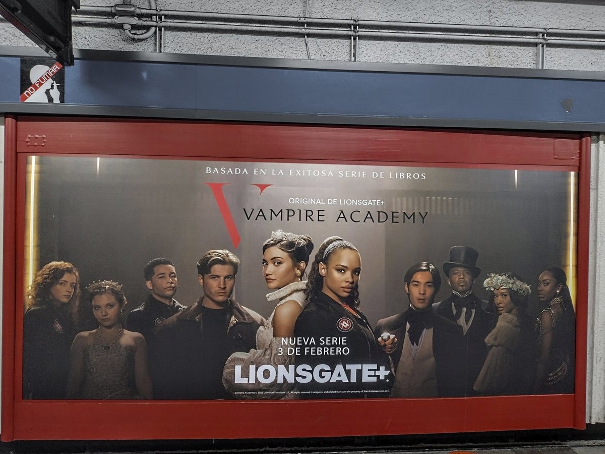 VaRenewalLatAm's tweet photo. ¡Vampire Academy en el Metro de la Ciudad de México!
Gracias a @lionsgateplusla por el trabajo que están haciendo para publicitar VA. ¡Esta serie merece más atención y entusiasmo! 

Créditos de la foto a Kari MT.
#NoFangsLeftBehind #SaveVA #VANovices https://t.co/rZllnjkewm