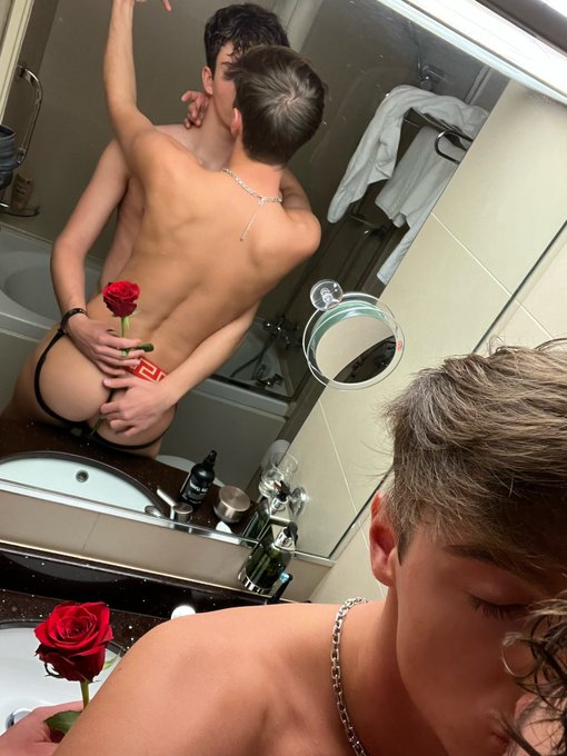 Happy Valentines Day ?
.
My of -40% https://t.co/Br39SCRf2E
.
.
#gay #couple #funny #valentinesday https://t