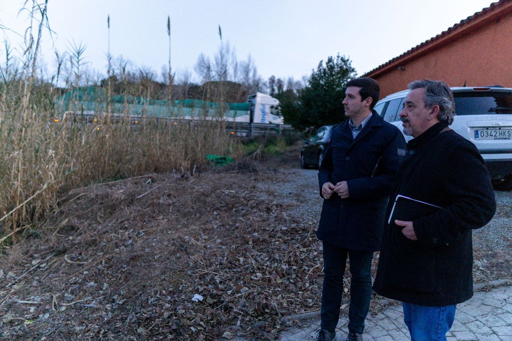 jmreniu's tweet photo. Avui he visitat Vilalba-Sasserra, on l’Albert @noguerasclajer i les companyes d’@ERCVilalba m’han explicat la situació de l’AP7 (a tocar de les cases) o l’etern tema de la SAREB. 
Gràcies per rebre’m i per la vostra voluntat de ser útils als veïns i veïnes! 
A disposar! 
#escó118 https://t.co/iMlq5WwETS