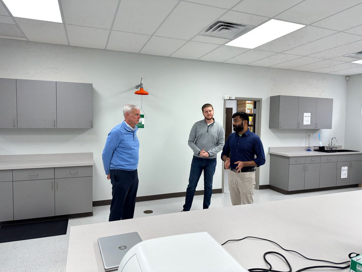 rep_stevewomack's tweet photo. Around #AR3:
➡️Discussed health workforce, regional partnerships, and medical programs with @wregional President Larry Shackelford.
➡️Learned about @MedicalArtsNWA's work of supplying vital medication and supplies.
➡️Saw @NamidaLab's innovative work in the cancer field firsthand. https://t.co/0jrtWs8QN8