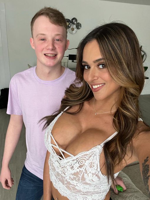 Valentines Day with @Jimmymichaelsx 💋🖤🖤@HussieModels https://t.co/p4iFUiaxOO<a class="tags" href="/tag/jimmymichaelsx">@jimmymichaelsx</a><a class="tags" href="/tag/hussiemodels">@hussiemodels</a>