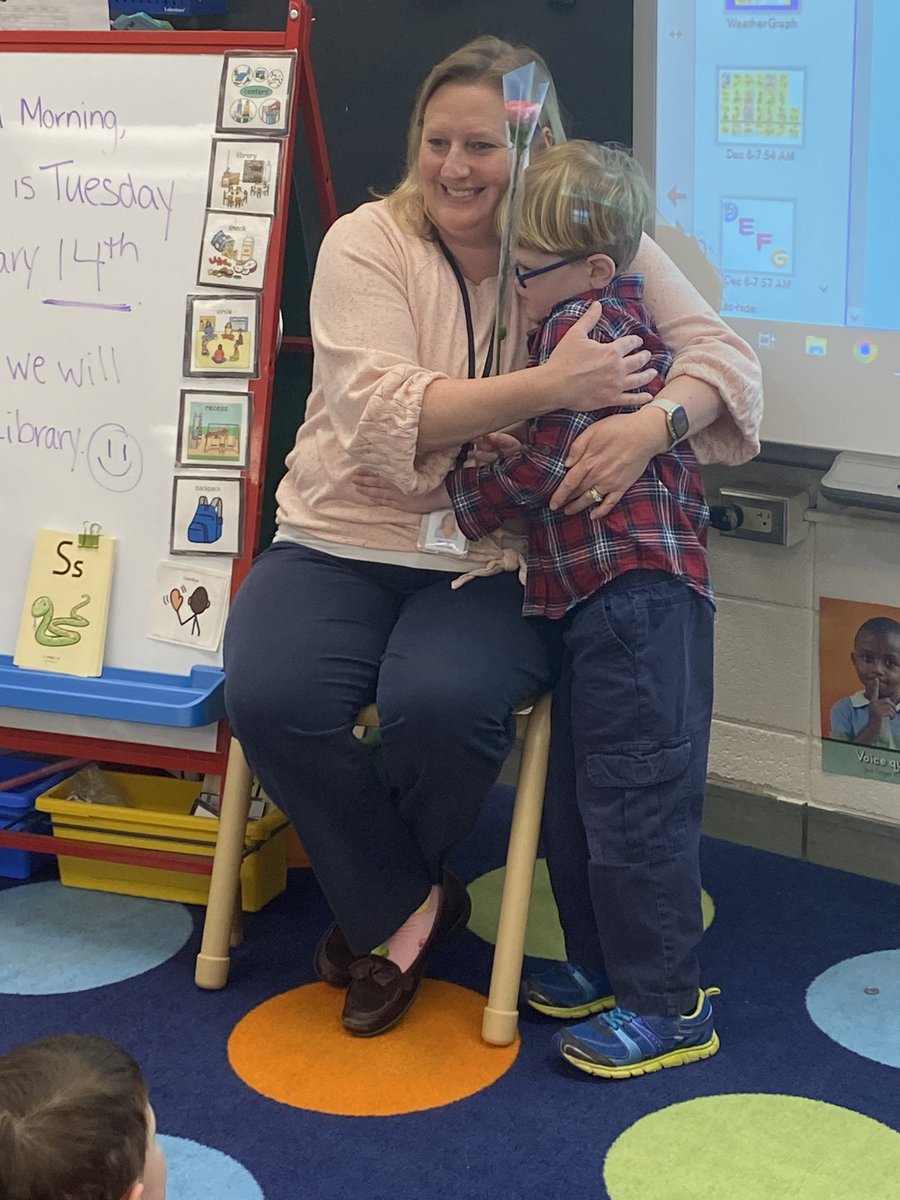 DebbieHurlburt's tweet photo. We spread kindness and love to some of the important people who love and care for us every day! #SpreadLove #Kindergarten #Valentine’sDay https://t.co/QiF0KNqxyV