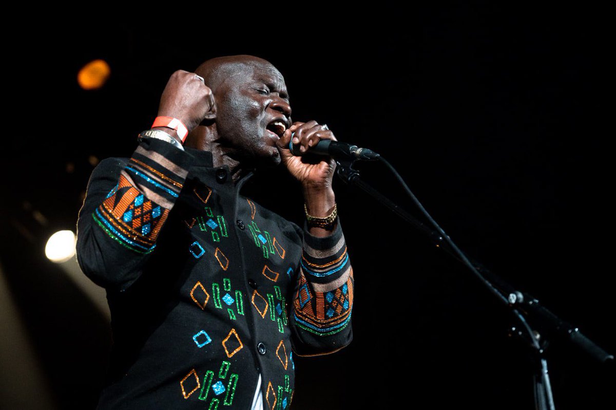 Je tenais à remercier le chaleureux public venu répondre à la salle Le Trianon à Paris. C'est le début d'une série de concerts qui nous mèneront partout dans le monde pour célébrer mes 50 ans de musique. Rendez-vous le 6 mai 2023 avec le public de Dakar. Encore mille mercis 🙏🏽