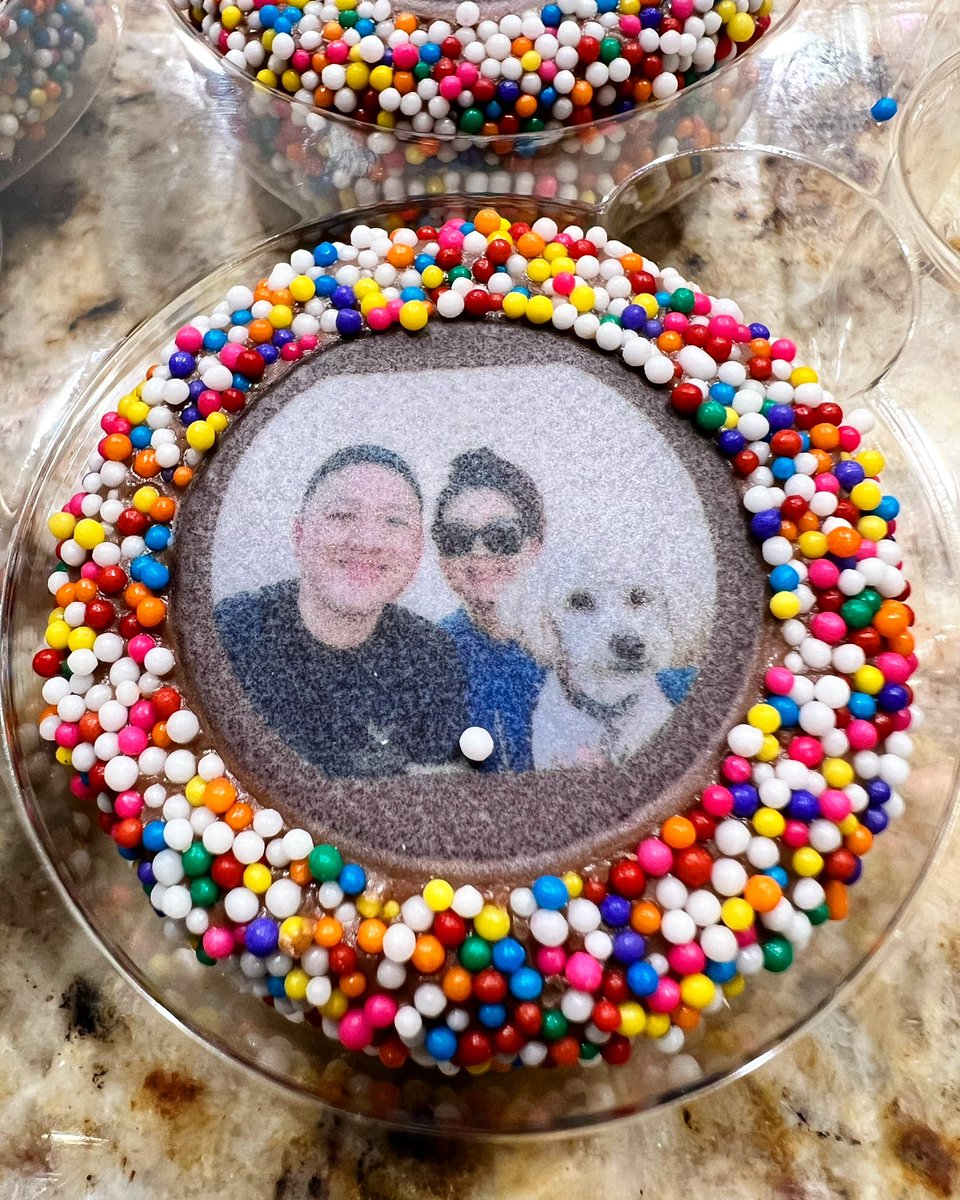 thedanielhwang's tweet photo. Got my wife custom #Oreos with our family photo on it. She wasn’t impressed. 😑 Then again she doesn’t like Oreos. I do. 🤭🤣 #oreoid @Oreo https://t.co/9t5XYerp88