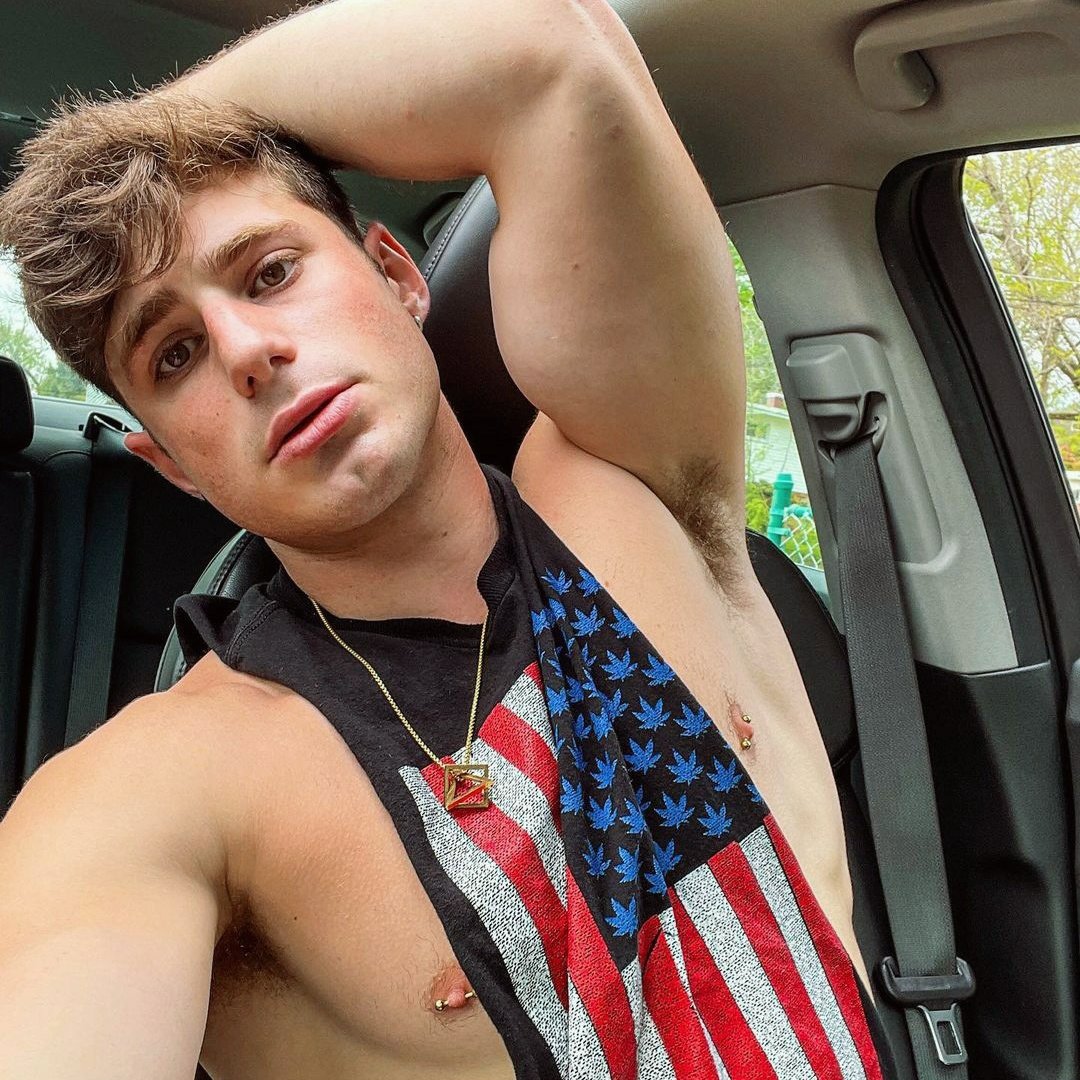 #NuevaFotoDePerfil

Empezando una nueva historia...¿Serás parte de ella? 💙👑