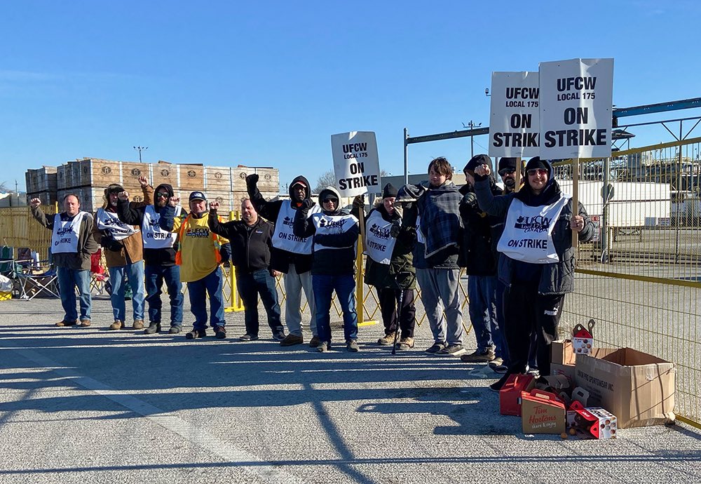 UFCW175633's tweet photo. Highbury Canco workers standing strong on the picket line on day two of their strike for better wages. #UnionStrong #UFCW #UFCWMembers #solidarity https://t.co/RKaxCYaklo