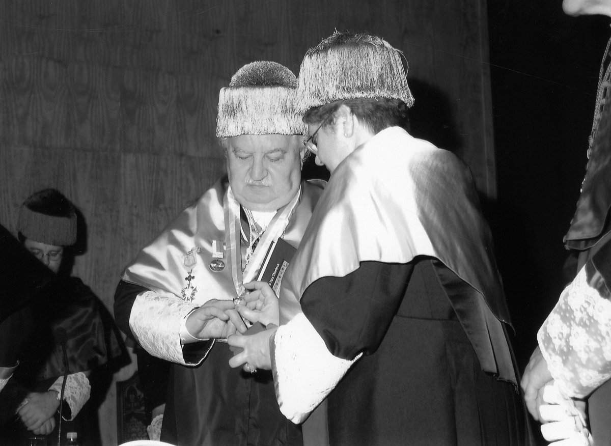 Pedro Martínez Montávez nos deja un gran legado como uno de los principales investigadores españoles del mundo árabe contemporáneo. Mi más sentido pesar por el fallecimiento de este referente del arabismo español y Doctor Honoris Causa por la <a href="/ujaen/">Universidad de Jaén</a>