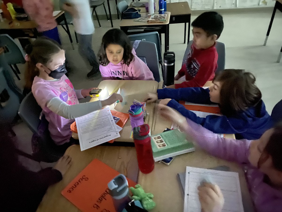 MrsAJargilo's tweet photo. Exploring properties of light today! https://t.co/nUqhEU9UDR