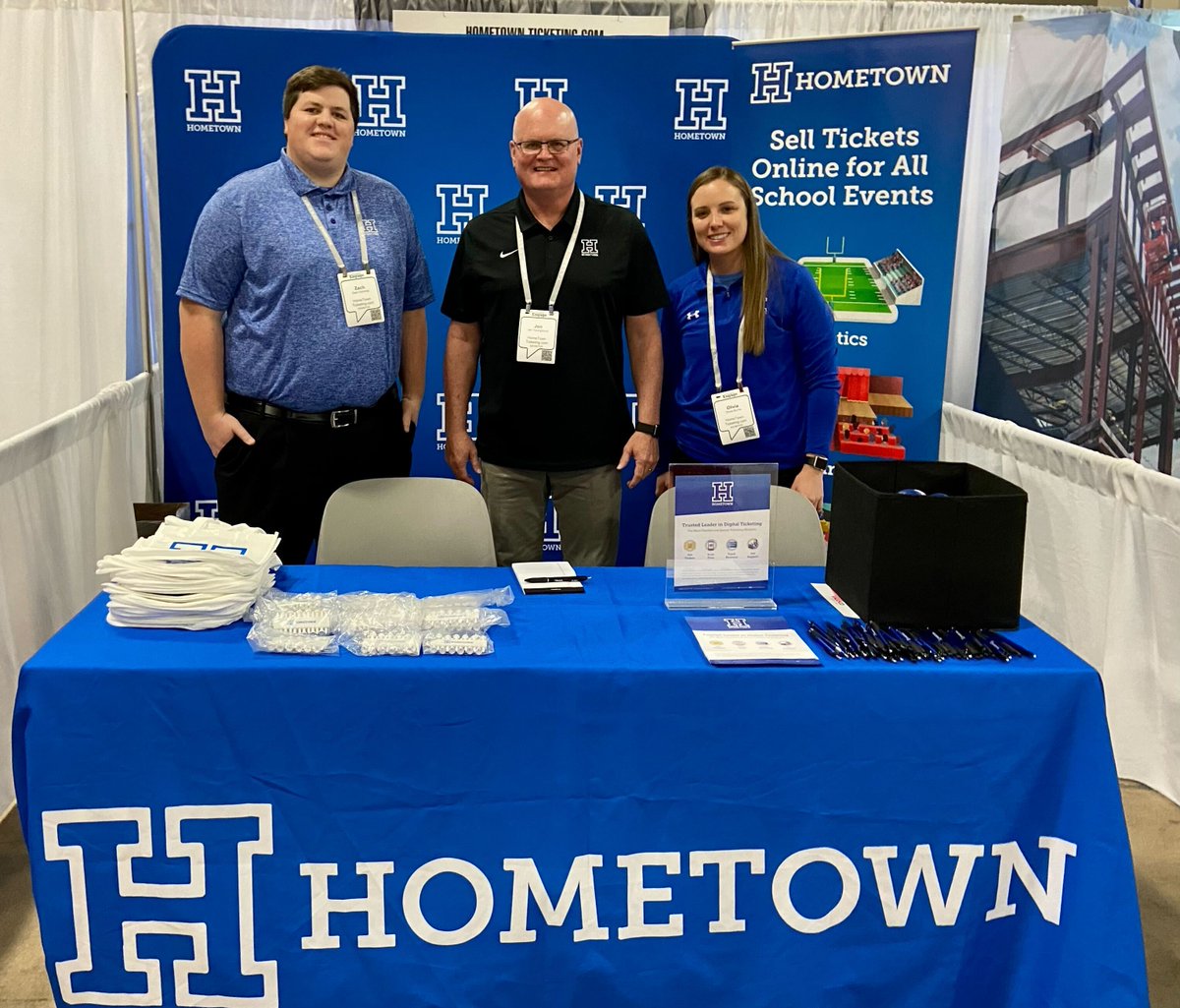 meethometown's tweet photo. It's fitting that the team is at @tasbo on #TexasTicketing Tuesday! ⭐️ https://t.co/B792n2p3U3