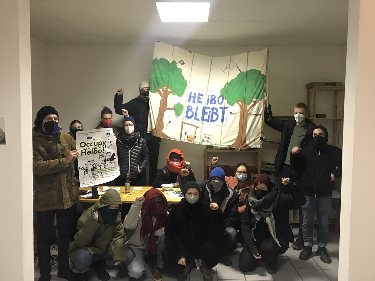 Heibo_Support's tweet photo. Solidarische Grüße in den @heibo_bleibt von Besetzung zu Besetzung. Bleibt stabil morgen! #heibobleibt #allewälderbleiben #kiesistmies https://t.co/SgoIFX5E4d
