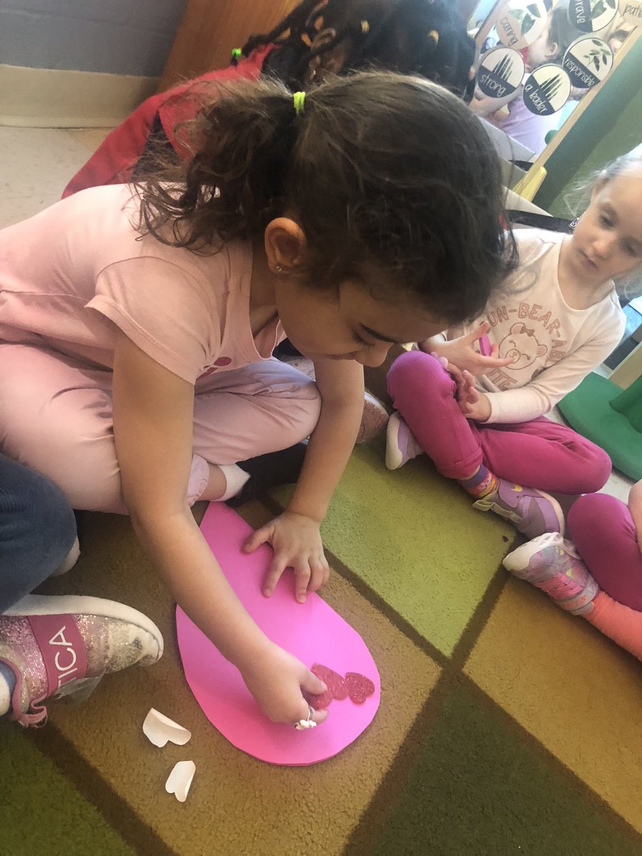 AskariNasim's tweet image. ♥️🧡Today we talked about  #HaveAHeartDay @StAnneOCSB KC! We made a card supporting Have a Heart Day to be mailed to the Prime Minister’s office! #ocsbEquity #ocsbIndigenous @ocsbindigenous @CaringSociety @SpiritBear @Mmethompsonocsb @ChantalRemo