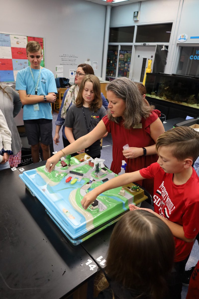 JAXPORT's tweet photo. We love science: A Valentine’s Day special delivery ❤️
 
Students at Mayport Coastal Sciences Middle School spent the day learning how to use a hands-on learning tool called an Enviroscape.

@DuvalSchools @ScienceDcps 
@JUMSRI2 @JacksonvilleU 
#Connected @MelindaPerle https://t.co/uGm0IVEmlF