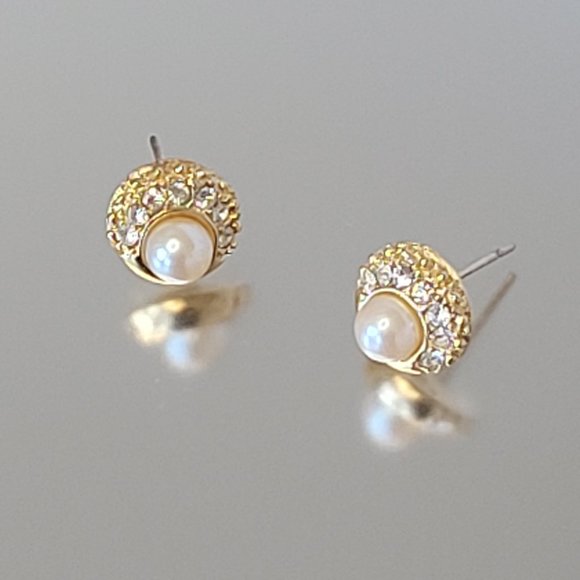 RubyChristene's tweet image. So good I had to share! Check out all the items I'm loving on @Poshmarkapp #poshmark #fashion #style #shopmycloset #hardrockcafe #richelieu: posh.mk/0GTMdvTcqxb