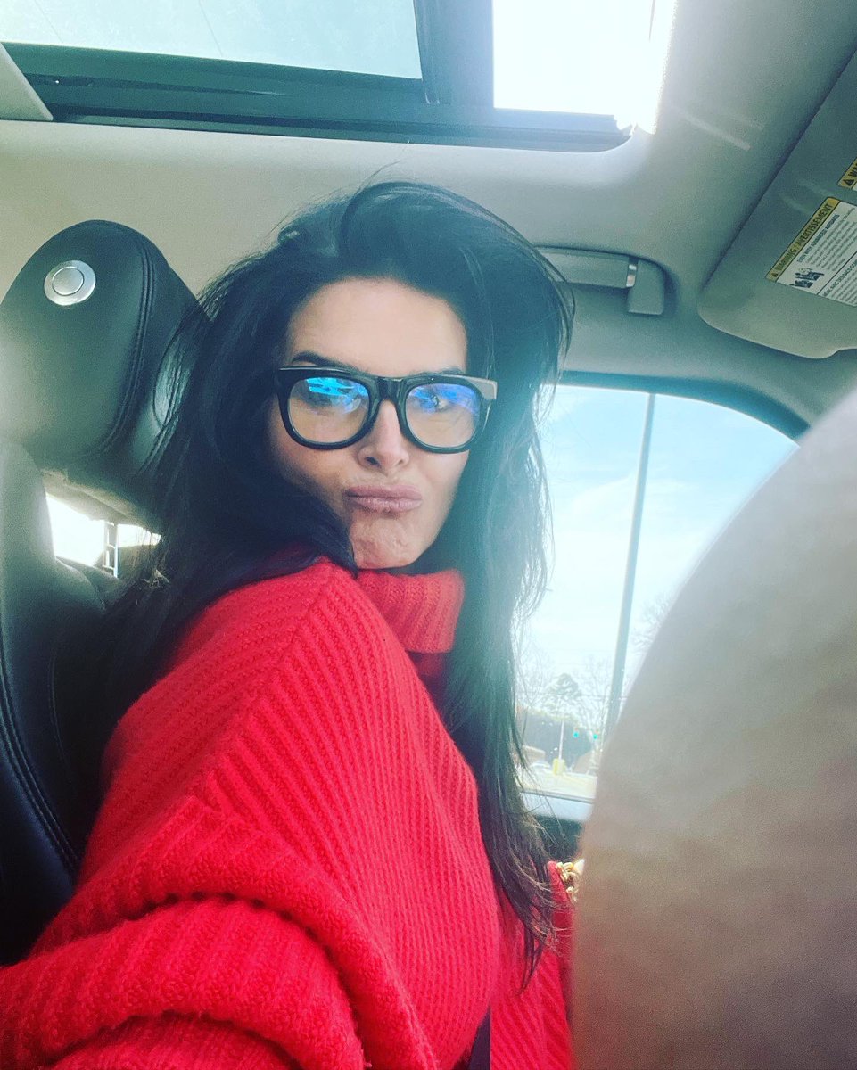 Angie Harmon tweet media