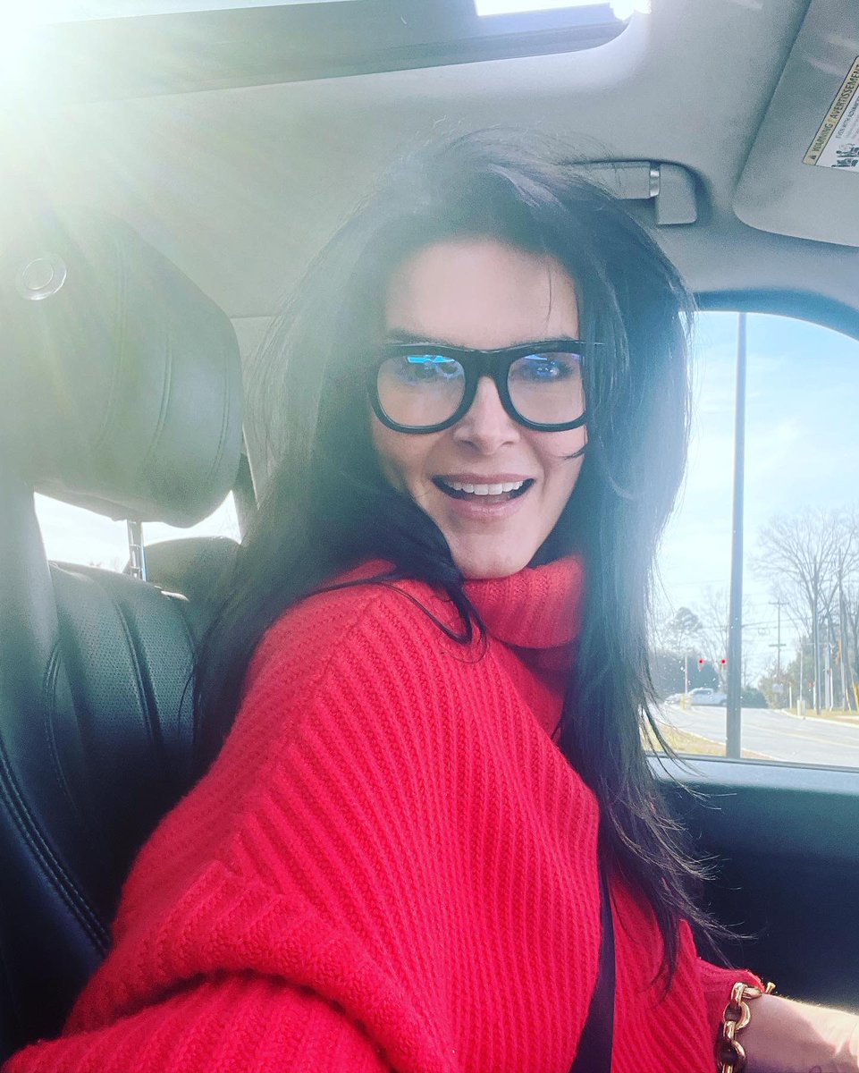 Angie Harmon tweet media