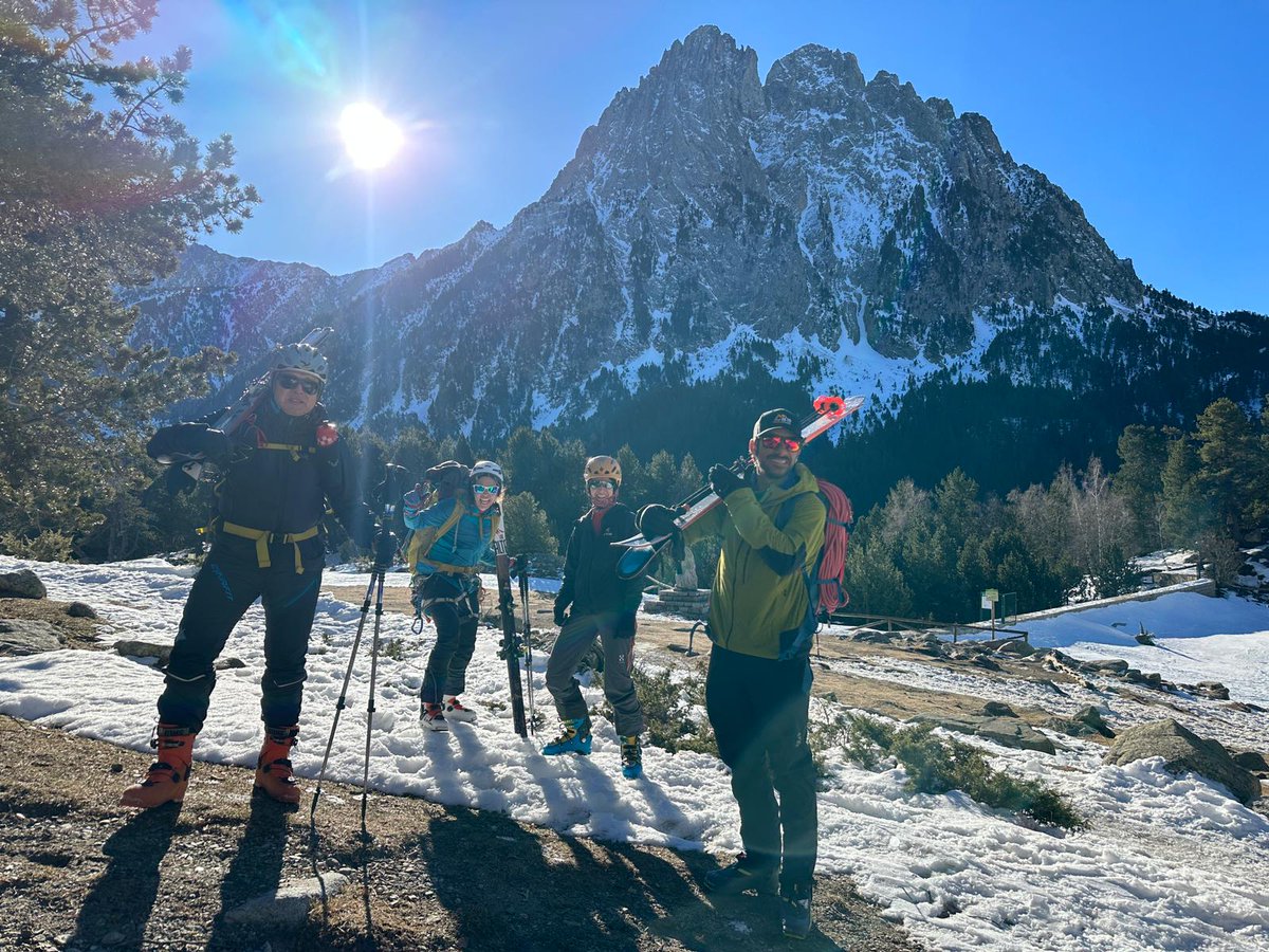 skimo_ues's tweet photo. Cap de setmana de formació al @pnaiguestortes amb el curs d'esquí alpinisme de la ma d'Alberto Sendra "Beto" i amb l'acollida del refugi d'Amitges. https://t.co/uy1CBs0DIR