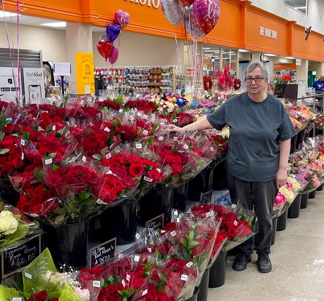 UFCW175633's tweet photo. Happy Valentines Day! And thank you to all of our incredible #ufcw17563 members at retail grocery stores across Ontario who’ve created some beautiful bouquets, arrangements, cakes, and more to celebrate! #ShopUnion #UnionMade #UFCWMembers #UFCW https://t.co/pslK9GFu1l