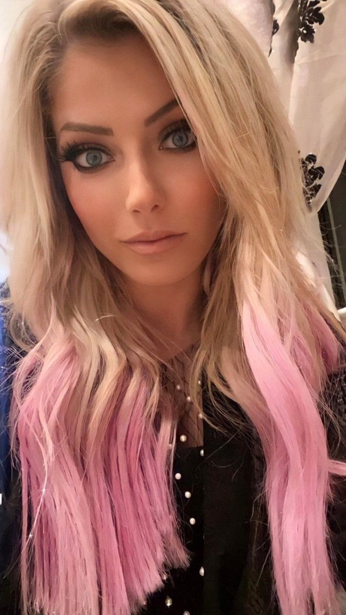 #HappyValentineDay to all our #AlexaBliss fans @AlexaBliss_WWE ❤️❤️❤️