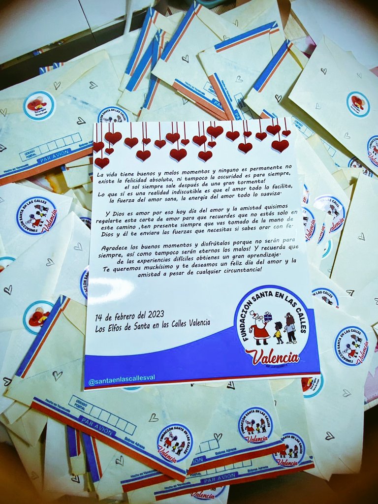 SantaEnCallesVa's tweet photo. ¿Desde cuándo no recibes una carta llena de amor?
Pues hoy, cada almuerzo entregado a un niño en el hospital, estuvo acompañado de una bella carta, muchos la recibían extrañados, una verdadera y grata sorpresa para ellos.

#14DeFebrero 
#DiaDelAmorYLaAmistad https://t.co/O3lOxyPLbb