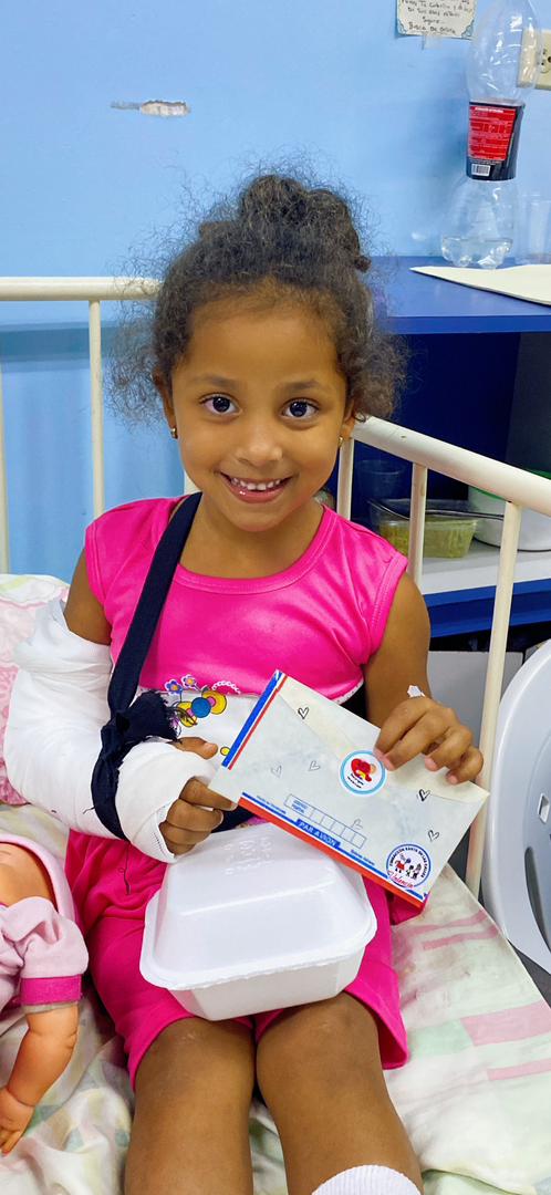 SantaEnCallesVa's tweet photo. ¿Desde cuándo no recibes una carta llena de amor?
Pues hoy, cada almuerzo entregado a un niño en el hospital, estuvo acompañado de una bella carta, muchos la recibían extrañados, una verdadera y grata sorpresa para ellos.

#14DeFebrero 
#DiaDelAmorYLaAmistad https://t.co/O3lOxyPLbb