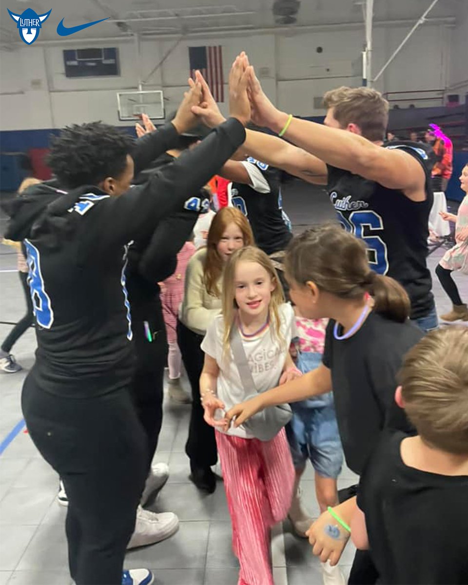 LutherFootball's tweet photo. Grade A face painters and dancers!

Thank you Decorah Schools and Carrie Lee Elementary for allowing our players to be part of the Elementary Family Dance Party! Love being a part of the Valley community!

#BurnTheBoats #LutherCollege #OneTeam https://t.co/ZpejjDRbfW