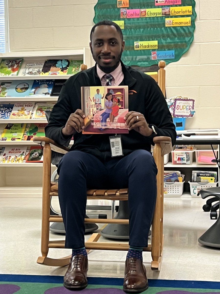 CockrellKinders's tweet photo. Thank you @DrBaskett_Lex1 for sharing such a wonderful book with our #Kindergarten friends yesterday! We loved having you visit us. 😊 @CSESHuskies https://t.co/ggiBKbbTA3