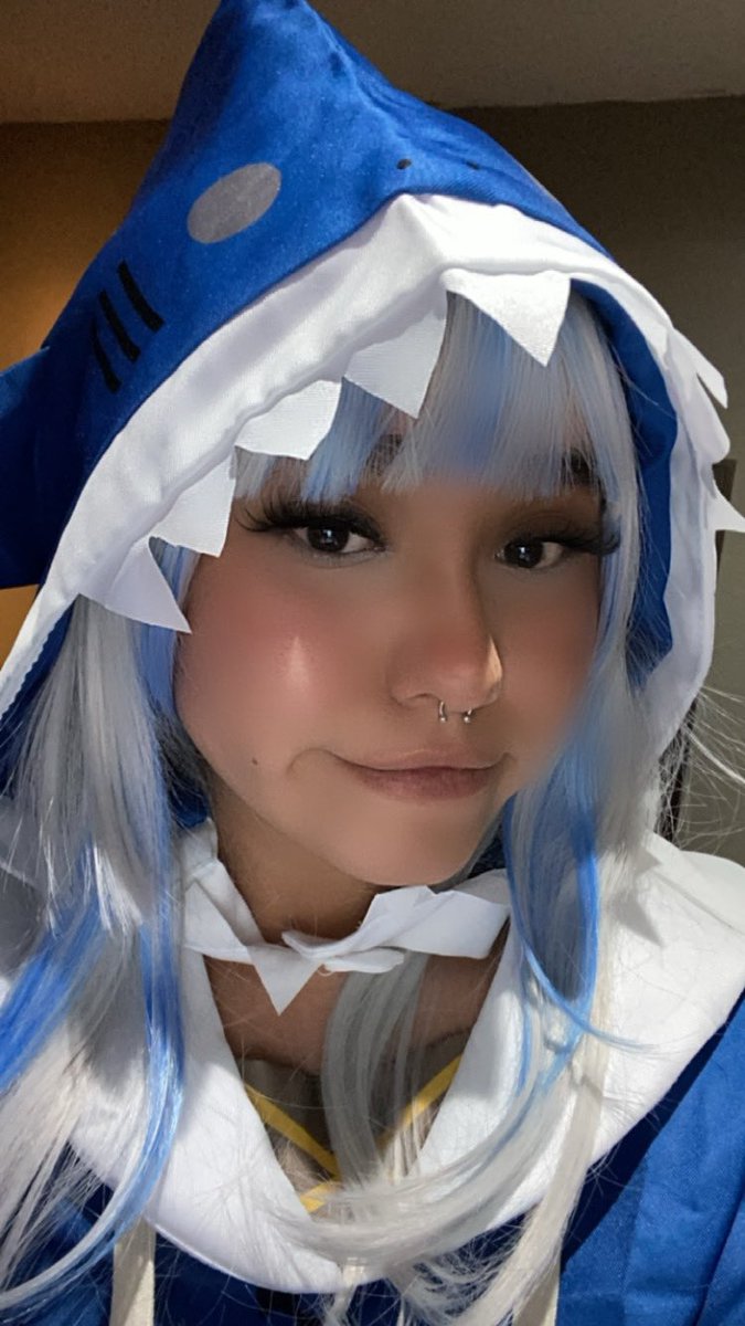 RHazfrey's tweet photo. Cosplay de Gura🦈 https://t.co/I9aBBANNGR
