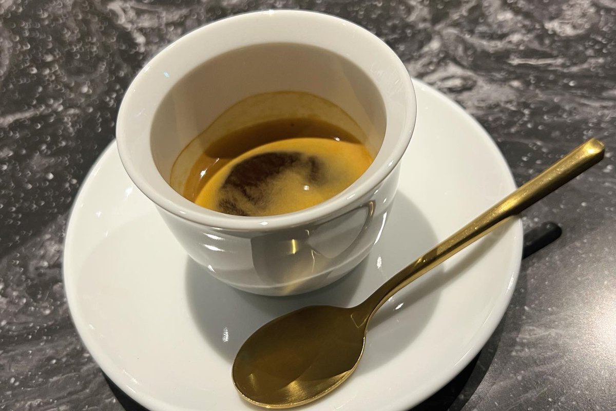viability_cafe's tweet photo. まだまだ未熟ですが憧れを目の前にエスプレッソ&amp;ミルクビバレッジ、コーヒーチェリーカヌレを注文してきました😌
ae-ash #カフェバー #渋谷 #コーヒー好きな人と繋がりたい https://t.co/aRX97v6LGX