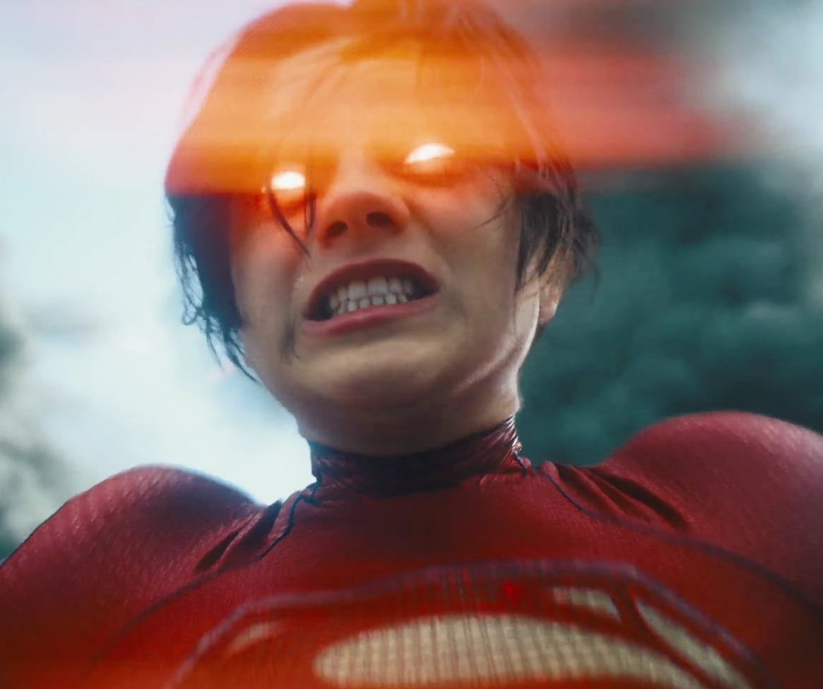 EncartaF's tweet photo. Alguien tiene alguna duda que se va a robar la película? Mucho hype con la Supergirl de Sasha Calle https://t.co/GI8lRDhfCM