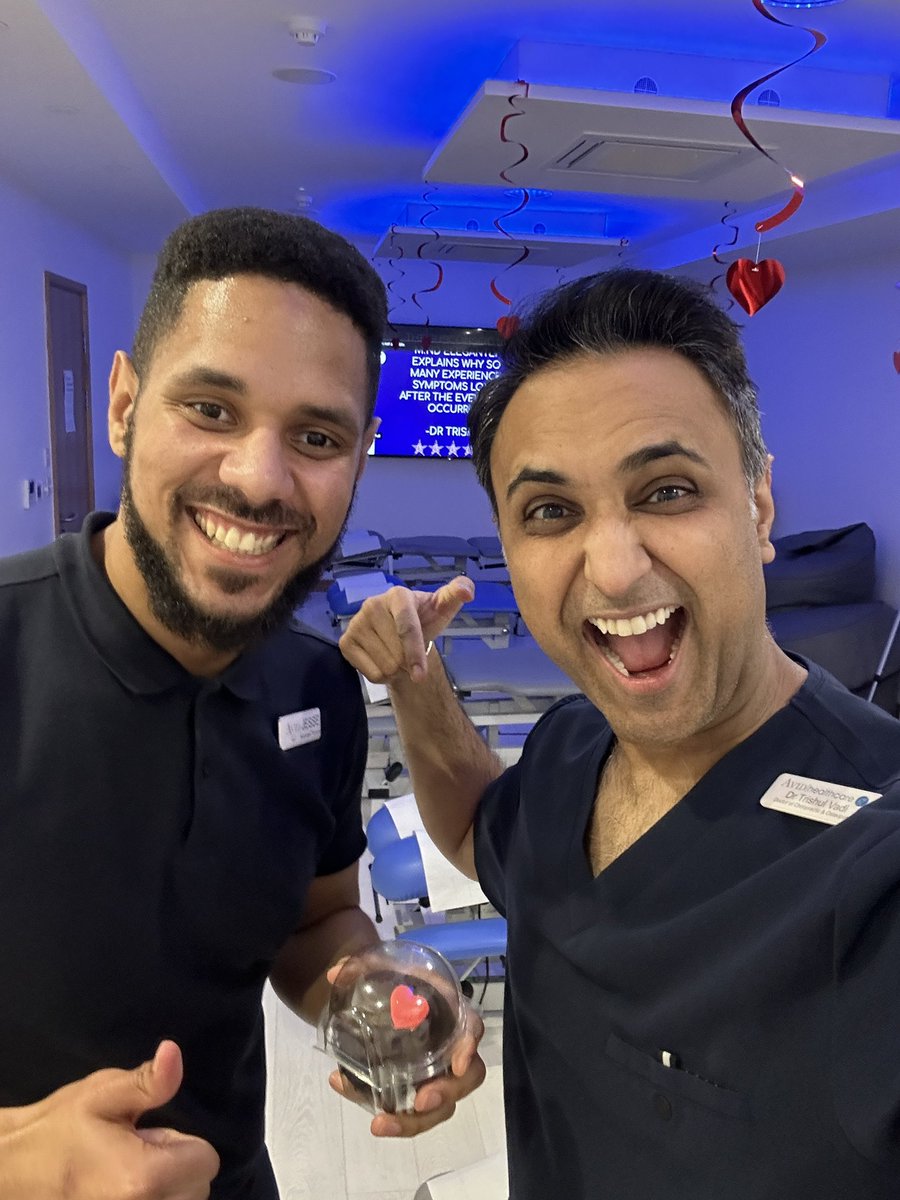 AVIDClinic's tweet photo. Happy Valentine’s Day from Team AVID 🥰

Thank you @trishulvadi for the surprise chocolate cakes 🧁 https://t.co/6APxNfdpfg