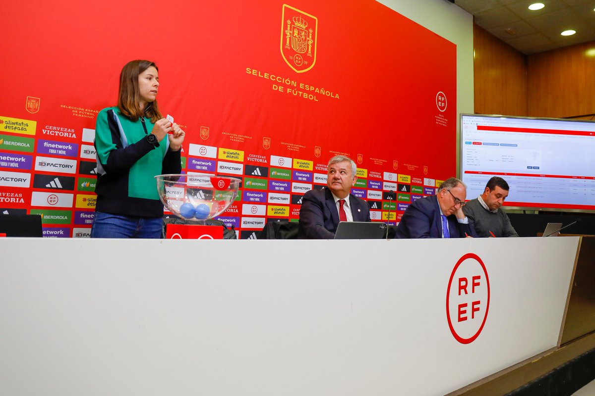 FutbolPlayaRFEF's tweet photo. 📢 Un total de 𝟰𝟮 equipos, 𝟮𝟰 masculinos ♂️ y 𝟭𝟴 femeninos ♀️, competirán en las 𝟜 categorías que conforman los
🏆 𝘾𝙖𝙢𝙥𝙚𝙤𝙣𝙖𝙩𝙤𝙨 𝙉𝙖𝙘𝙞𝙤𝙣𝙖𝙡𝙚𝙨 𝙙𝙚 #𝙁𝙪́𝙩𝙗𝙤𝙡𝙋𝙡𝙖𝙮𝙖 ⚽️🏖️ de la @rfef
🔗 Tienes 𝘁𝗼𝗱𝗮 la información en https://t.co/3JWVckzSbf https://t.co/RF9pktRqzc
