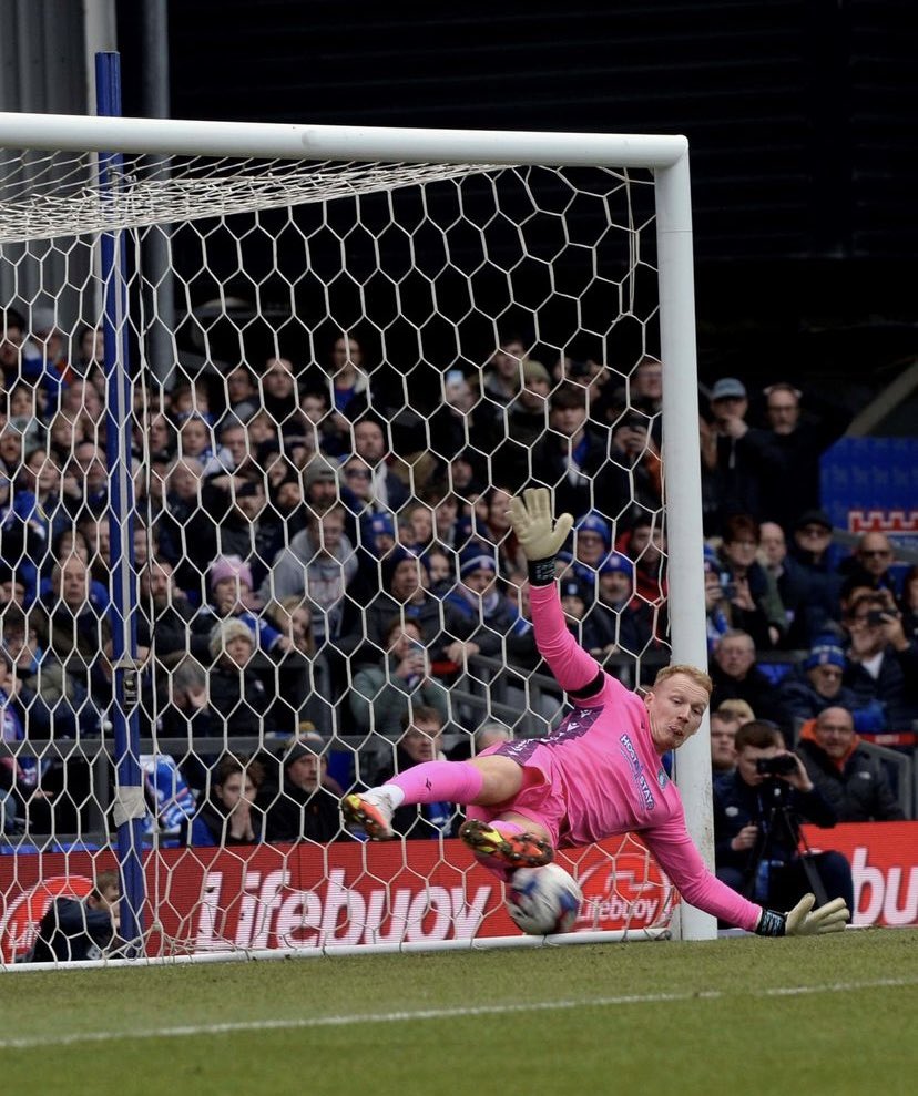 SWFC_ZONE_1867's tweet photo. Tonight was #SWFC 18th clean sheet of the season - a new club record! 🎉
#SHWMOR | #WAWAW https://t.co/IdG60EKsXa