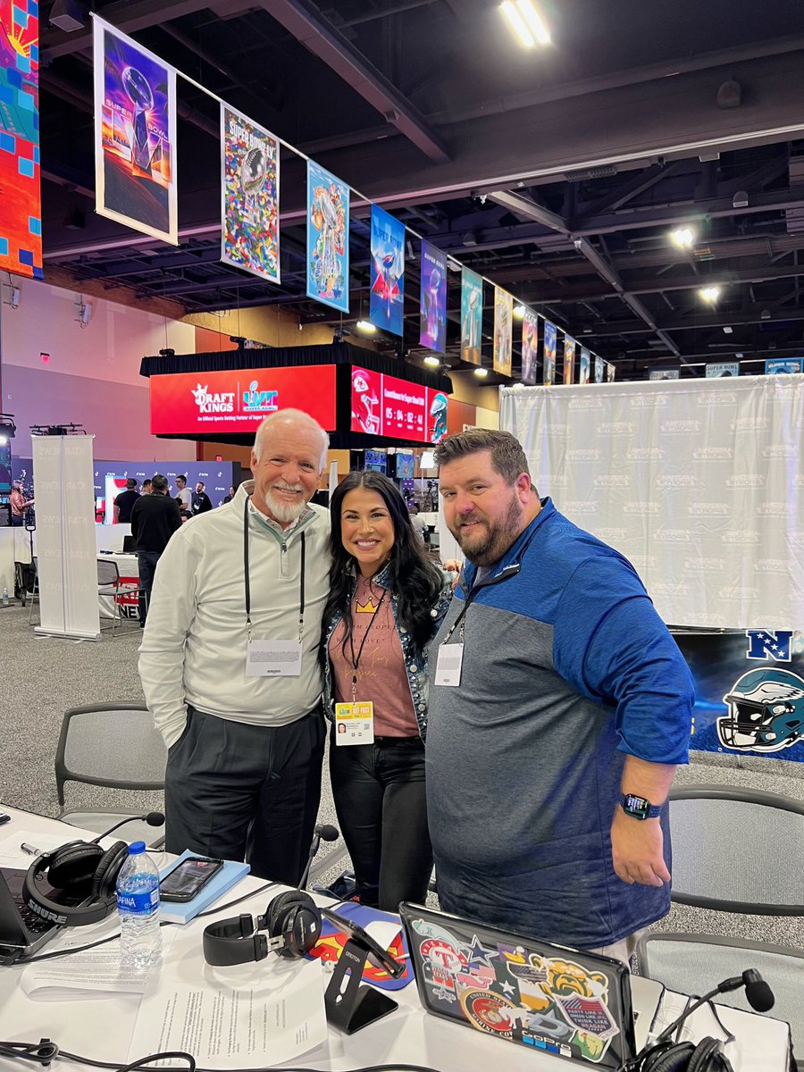 RachelBaribeau's tweet photo. @DavidSmoak thanks for being so good to me, always! @CTNkingandqueen #ImChangingtheNarrative #baylorforever πππππ https://t.co/QQkZ8z7CPK