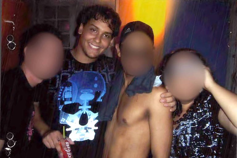 caveatdata's tweet image. Omgosh Sarah was on that cruise too? #FunWasHadByAll