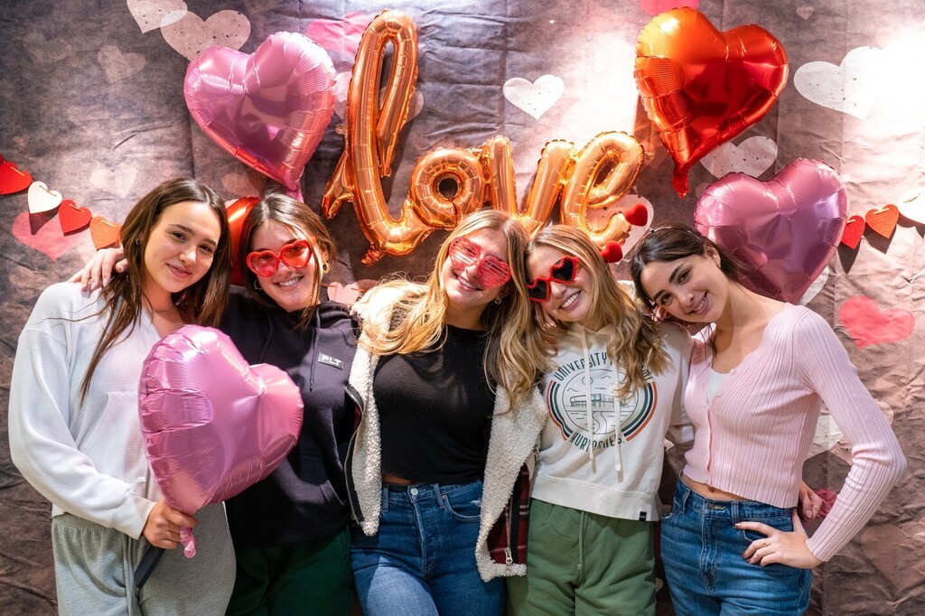 From friendship bracelets to floral arrangements, we are feeling the love today!⁣
⁣
Happy Valentine's Day! We 💙 CGPS!⁣
⁣⁣
#CGPSnyc #ValentinesDay instagr.am/p/CoqEsxbPTt8/