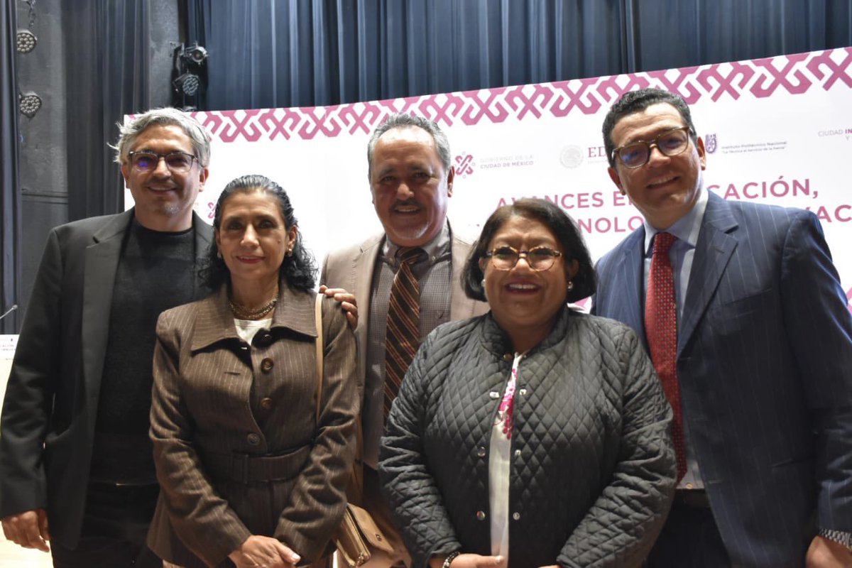 La #JefaDeGobierno <a href="/Claudiashein/">Claudia Sheinbaum Pardo</a> presentó en el Instituto Politécnico Nacional los avances en materia de educación, ciencia, tecnología e innovación de la #CDMX.

Además firmaron convenios de colaboración entre <a href="/IPN_MX/">IPN</a>, <a href="/UACM/">UACM</a>, Instituto “Rosario Castellanos” y la <a href="/UNISA_CDMX/">UNISA - Universidad de la Salud</a>.