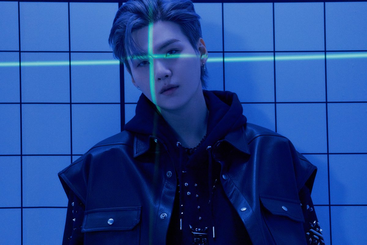 revistakoreain's tweet photo. NINGUÉM ESTAVA PREPARADO! 🗣

Nesta terça (14), a BIGHIT MUSIC anunciou que SUGA (BTS) fará uma turnê solo ainda no primeiro semestre de 2023. 😳

Até o momento, os shows estão marcados para acontecer nos Estados Unidos, Indonésia, Tailândia, Singapura, Coreia do Sul e Japão. 🌏 https://t.co/Nxto5pfCJk