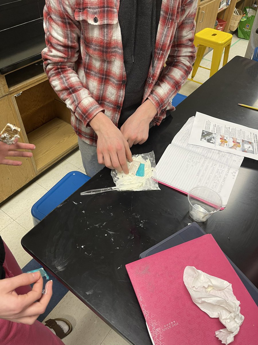 MrsMLombardo's tweet photo. Today, @BeachMiddle Ss show their ❤️ of Earth Science by making models of  different plate boundaries. https://t.co/VpdXWkQWLa