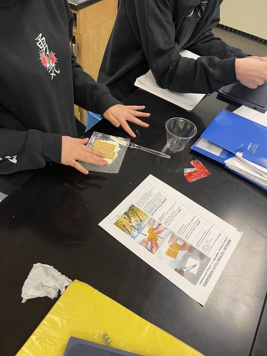 MrsMLombardo's tweet photo. Today, @BeachMiddle Ss show their ❤️ of Earth Science by making models of  different plate boundaries. https://t.co/VpdXWkQWLa