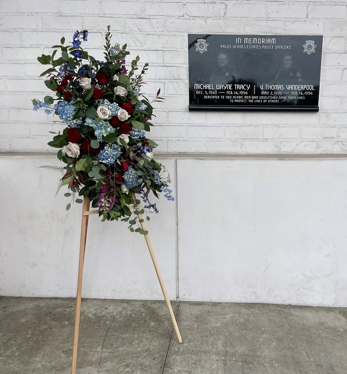 PVEPD's tweet photo. On Monday, February 14, 1994, the
PVEPD lost two of our own when
Capt. Mike Tracy and Sgt. Vernon Vanderpool were shot and killed while attending a dept. training in Torrance.
Today, we honor and remember their sacrifice on the 29th anniversary of their passing. https://t.co/N70H8E4dFV