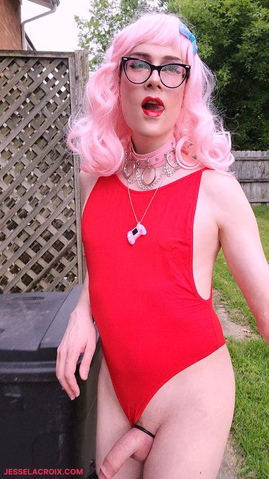 Hi, it's me your slutty neighbor https://t.co/7Sqco2npzf