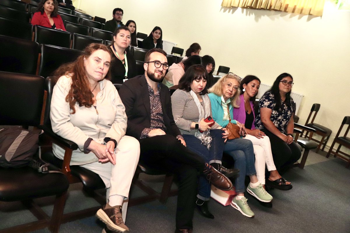 En el marco del #MesdelaPrensa, hoy el <a href="/consejolosrios/">Periodistas Los Ríos</a> junto a <a href="/vocerialosrios/">Vocería de Gobierno Los Ríos</a> realizaron un taller sobre Comunicación, Género y Derechos Humanos, que contó con la participación del seremi <a href="/JuanGuerraH/">Juan Sebastián Guerra</a> y la pdta nacional del <a href="/ChilePeriodista/">Colegio Periodistas de Chile</a> Rocio Alorda #Valdiviacl