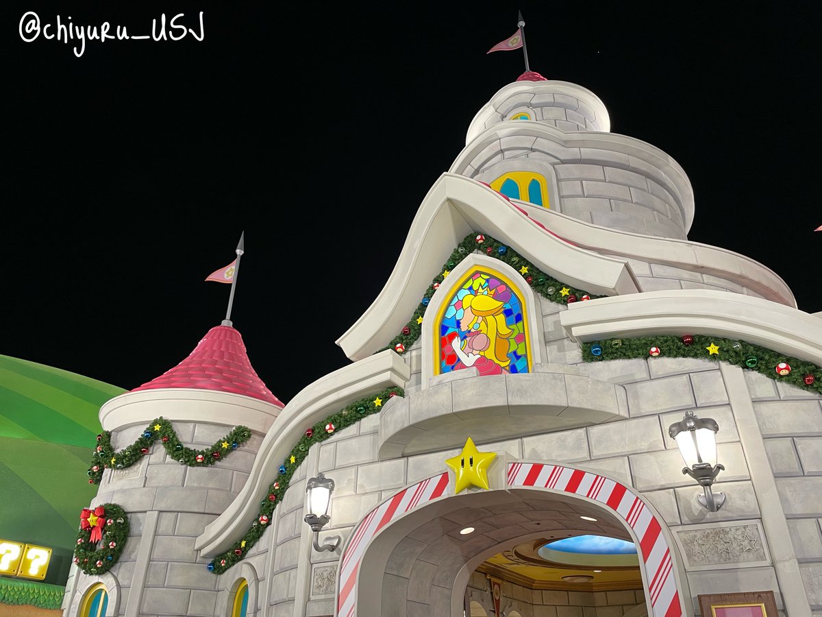 chiyuru_USJ's tweet photo. スーパーニンテンドーエリアのクリスマス装飾🎄
赤×緑×星で可愛くならないわけがない❤️

#USJファン #NOLIMIT #超元気特区 #REDHOTCHRISTMAS #USJクリスマス #ニンテンドークリスマス https://t.co/e6pB2fCo8r