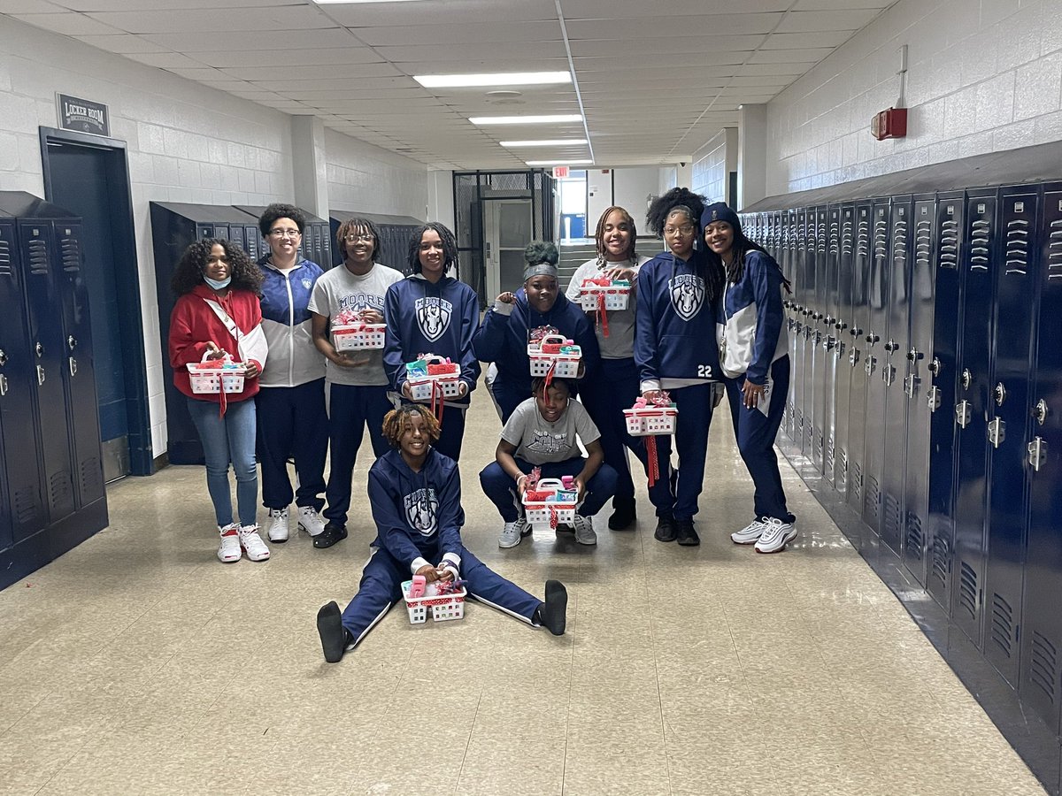 Happy Valentine’s Day from @Lady_MustangGBB to you❤️🫶🏾💙 #knowMoore #spreadlove #GoMustangs #changetheculture @TraciMorrisHunt @coachzeta502 @mooremustangs @Anthony63698857 @CoachHoke32 @Aprilsa14073674