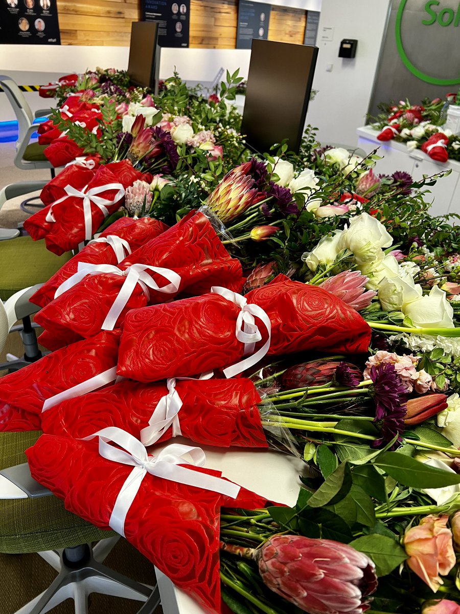 StaciePham's tweet image. Celebrating Valentine’s Day @Intuit and supporting small businesses. Sending ❤️ to all! #SmallBizBigImpact