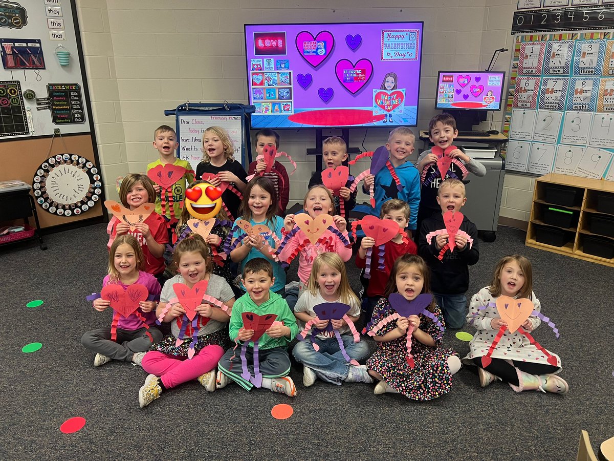 hartmankinder's tweet photo. Happy Valentine’s Day from these sweet hearts and their ‘heart-men’! ❤️ https://t.co/gHYy1hsVDc