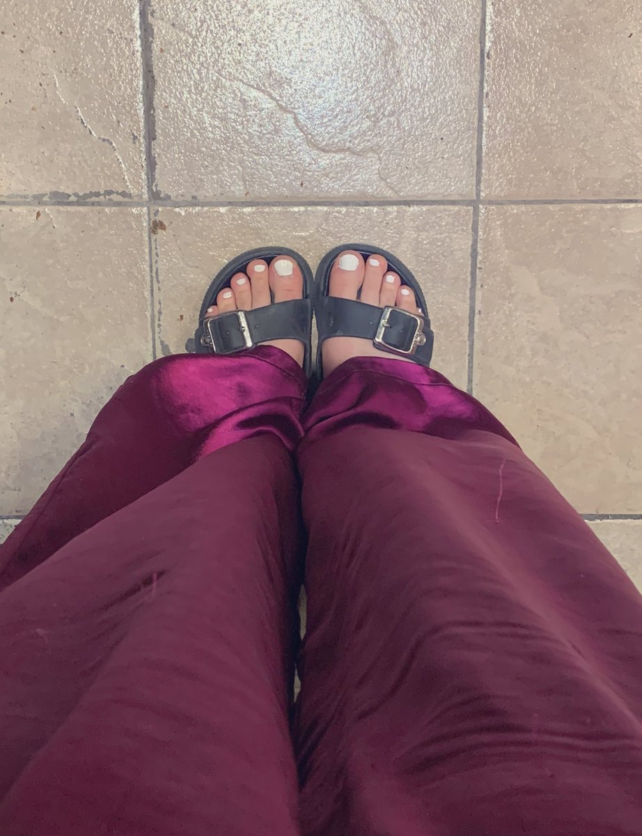 Valentine’s day toes ready to be sucked by montreal feet bitches

Findom | Femdom | feet fetish | paypig | finsub | cei | humanatm