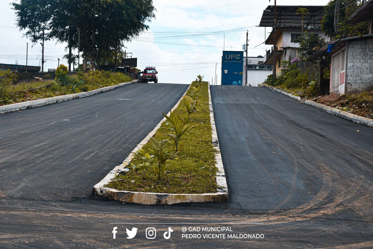 gadmpvm's tweet photo. Continua la colocación de la capa asfáltica en las calles del 𝗕𝗮𝗿𝗿𝗶𝗼 "𝗟𝗮𝘀 𝗕𝗿𝗶𝘀𝗮𝘀" 𝘆 𝗕𝗮𝗿𝗿𝗶𝗼 𝗖𝗲𝗻𝘁𝗿𝗮𝗹 𝗱𝗲𝗹 𝗥𝗲𝗰𝗶𝗻𝘁𝗼 “𝗟𝗮 𝗖𝗲𝗹𝗶𝗰𝗮”, con la finalidad de mejorar la movilidad del recinto. https://t.co/smmhAujxAw