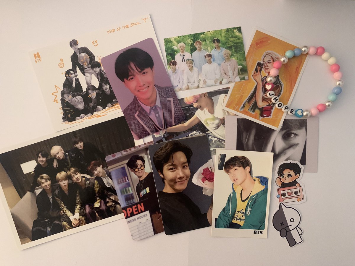 JHOPEPORTUGAL's tweet photo. [GIVEAWAY] 

🎂 Para celebrar o início da fanbase e o aniversário do hobi vamos fazer um giveaway

➸ REGRAS:

- Fazer stream na playlist abaixo, comentar com print e uma palavra que descreva o hobi
- Seguir a página

Vencedor a anunciar quando a página chegar aos 300 seguidores https://t.co/IZIxvvJFXw